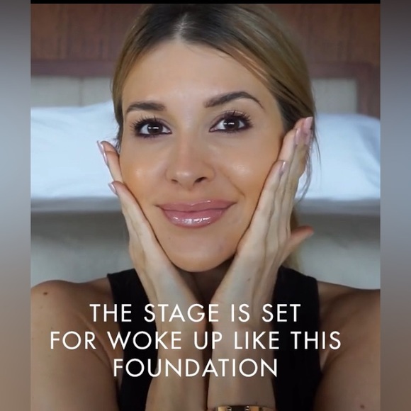 Lawless 3-in-1 Set the Stage Hydrating + Soothing Primer Serum 1oz /30 ml - Picture 10 of 15